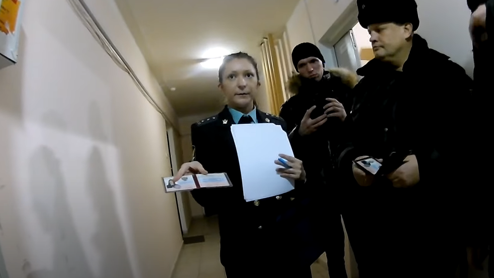 Пришли приставы арестовывать имущество. Скрин