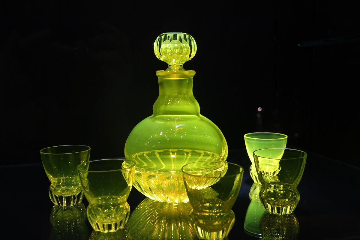 Что коллекционировала Людмила Гурченко и чем урановое стекло отличается ...