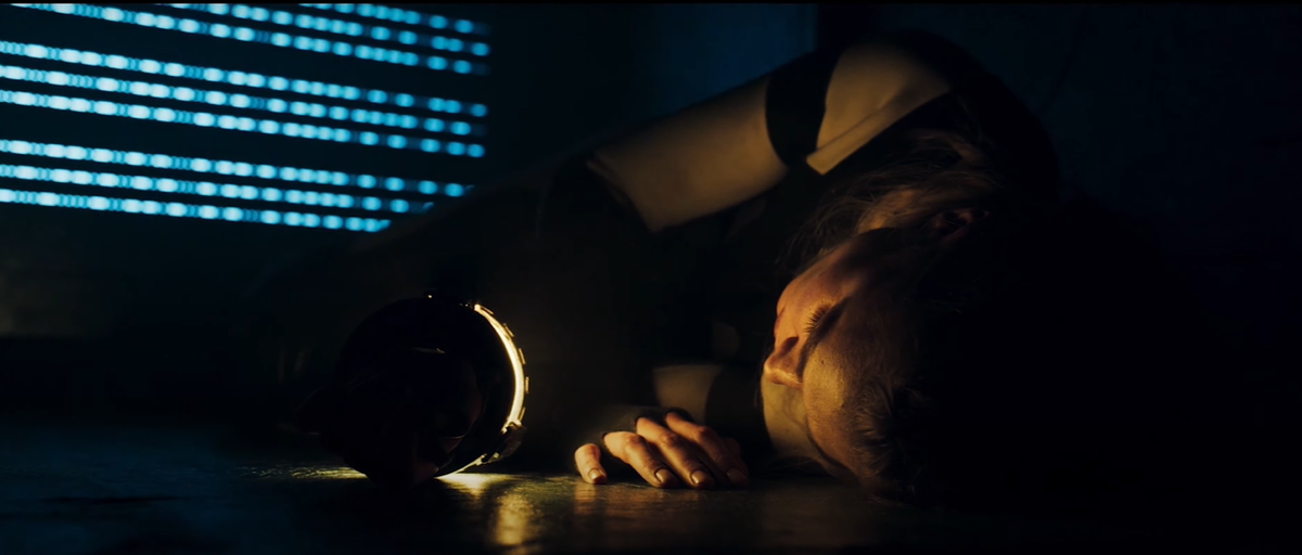 Гайя Уайсс в фильме "Бегущая в лабиринте" (2021)