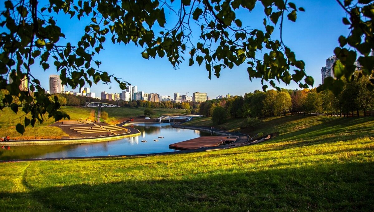 Местность москвы. Парк олимпийской деревни. Пруды олимпийской деревни. Парк олимпийской деревни Мичуринский проспект. Парк олимпийской деревни 80 в Москве.