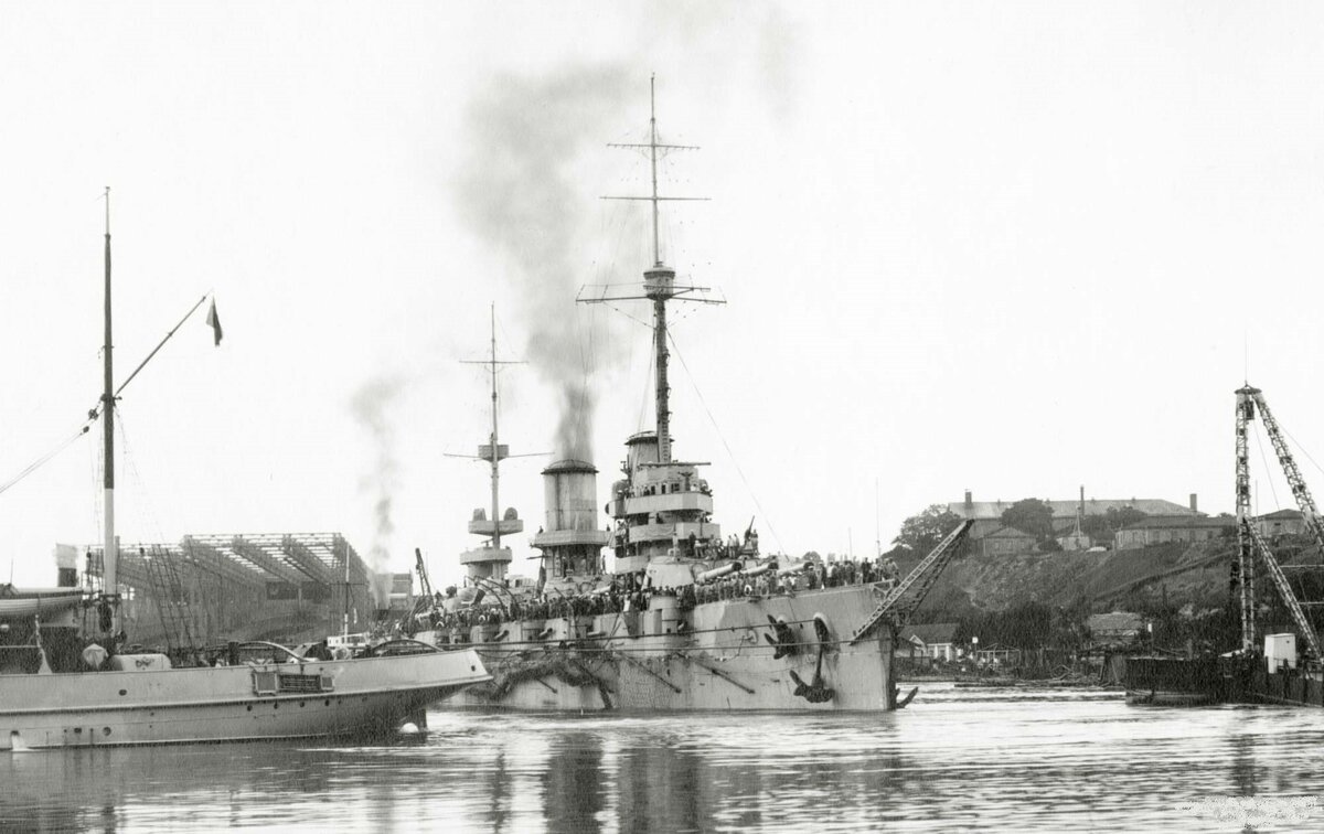 Fig. 2. 1915.06.24  Nikolajew, Russian Navy «Imperatritsa Mariya» 12-inch battleship leave shipyard.