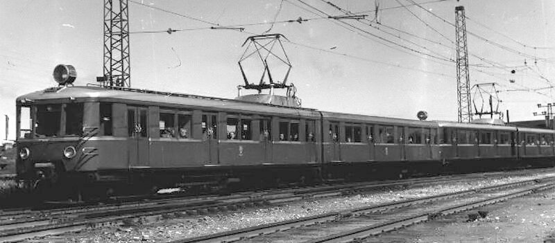 Электропоезд ЭМ167 на напряжение 750 В, фото forum.ixbt.com