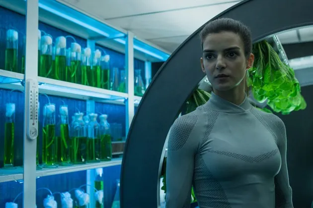 Элена верит в происходящее как ребенок, с первых минут своей жизни