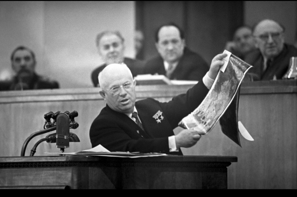 Никита Сергеевич Хрущев
Изображение взято из https://i03.fotocdn.net/s107/a23ba7ce7d1fe1b5/public_pin_l/2355634321.jpg