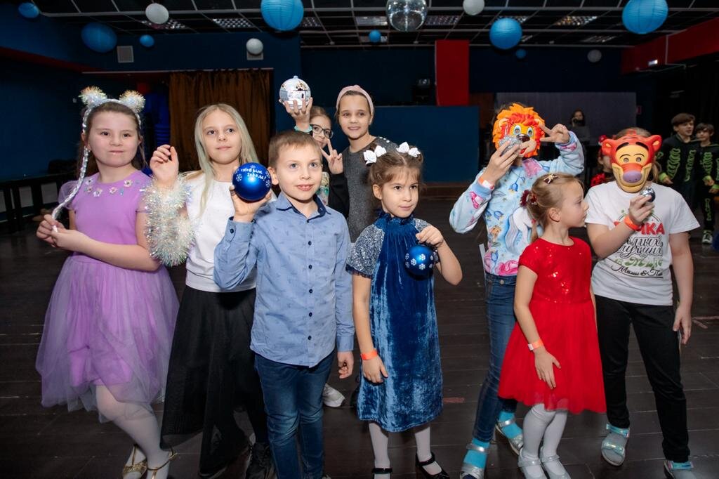 Новогодняя дискотека. Снежная тусовка. Вечеринка, где танцуют все!