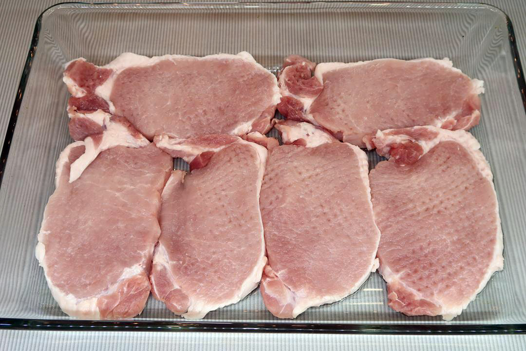 Как приготовить рецепт Отбивные из свинины с помидорами и сыром