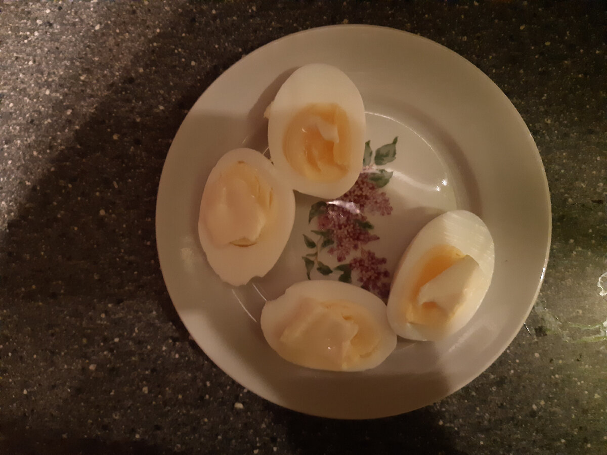 2 яйца, 30 гр.сливочного масла