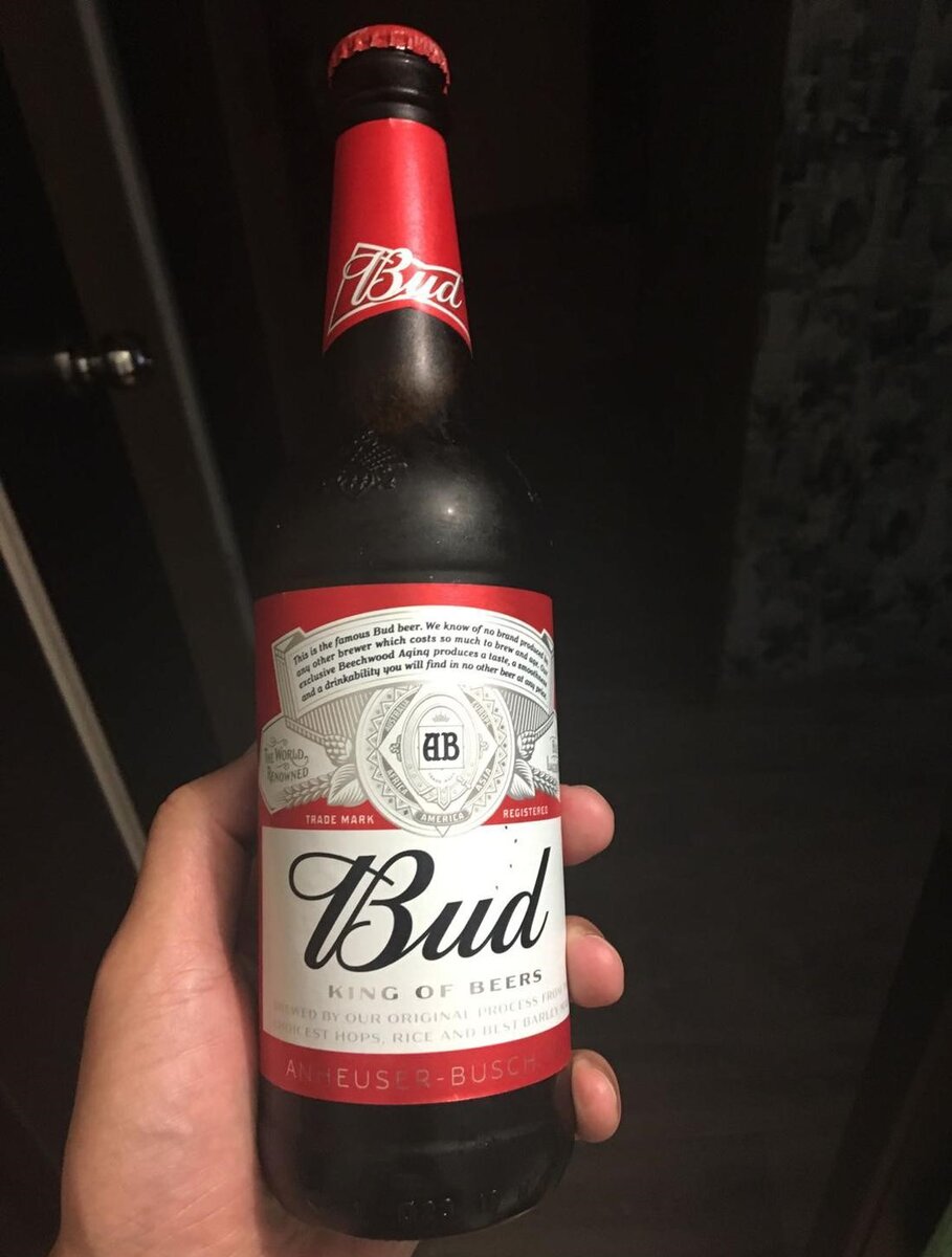 Бад бутылка. Пиво Bud 0.5. Пиво Bud красное крепость. Bud 05 пиво.