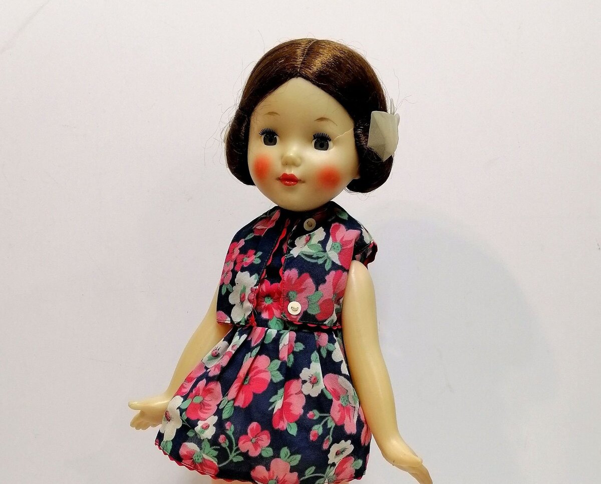 Кукла Ленигрушка.  Мотовилова. Раннее клеймо. Рост 50 см. ФОТО ИЗ ОТКРЫТЫХ ИСТОЧНИКОВ.