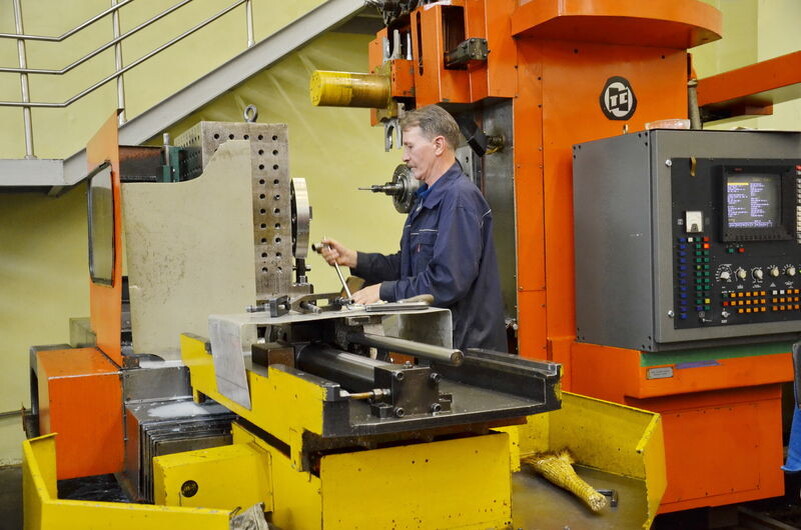 Новое оборудования в цехах завода "Варяг"