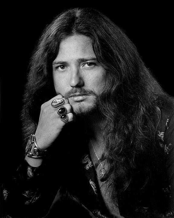Дэвид Ковердейл был солистом Deep Purple до того, как они распались, и он сформировал Whitesnake. 