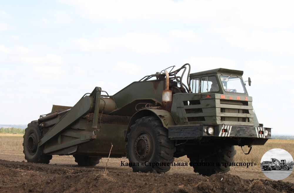 Скрепер Д-357П на базе тягача МоАЗ-546П. Фото Максима Речмедина