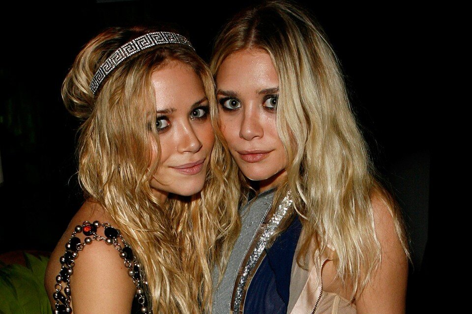     Уйдя с головой в работу, близняшки перестали заботиться о здоровье. Их вечными спутниками стали сигареты и кофе  GLOBAL LOOK PRESS