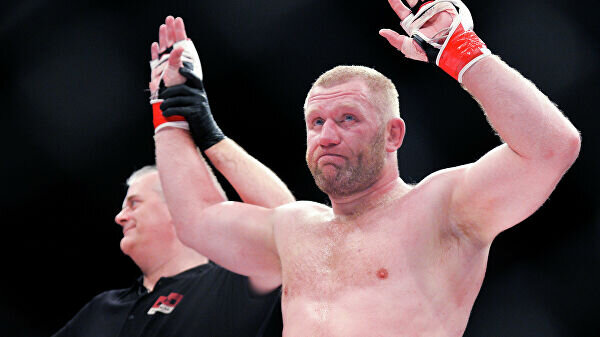    Смешанные единоборства. Бой между Сергеем Харитоновым и кенни Гарнером на турнире М1 в Пекине© РИА Новости / Владимир Астапкович