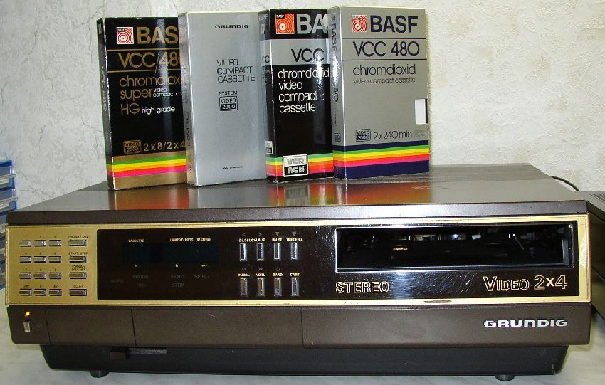 Video cassette player. Видеомагнитофон Grundig Video 2x4. Видеомагнитофон Grundig GV 650. Grundig VHS Rp 150 пульт. Grundig VCR Cassette.