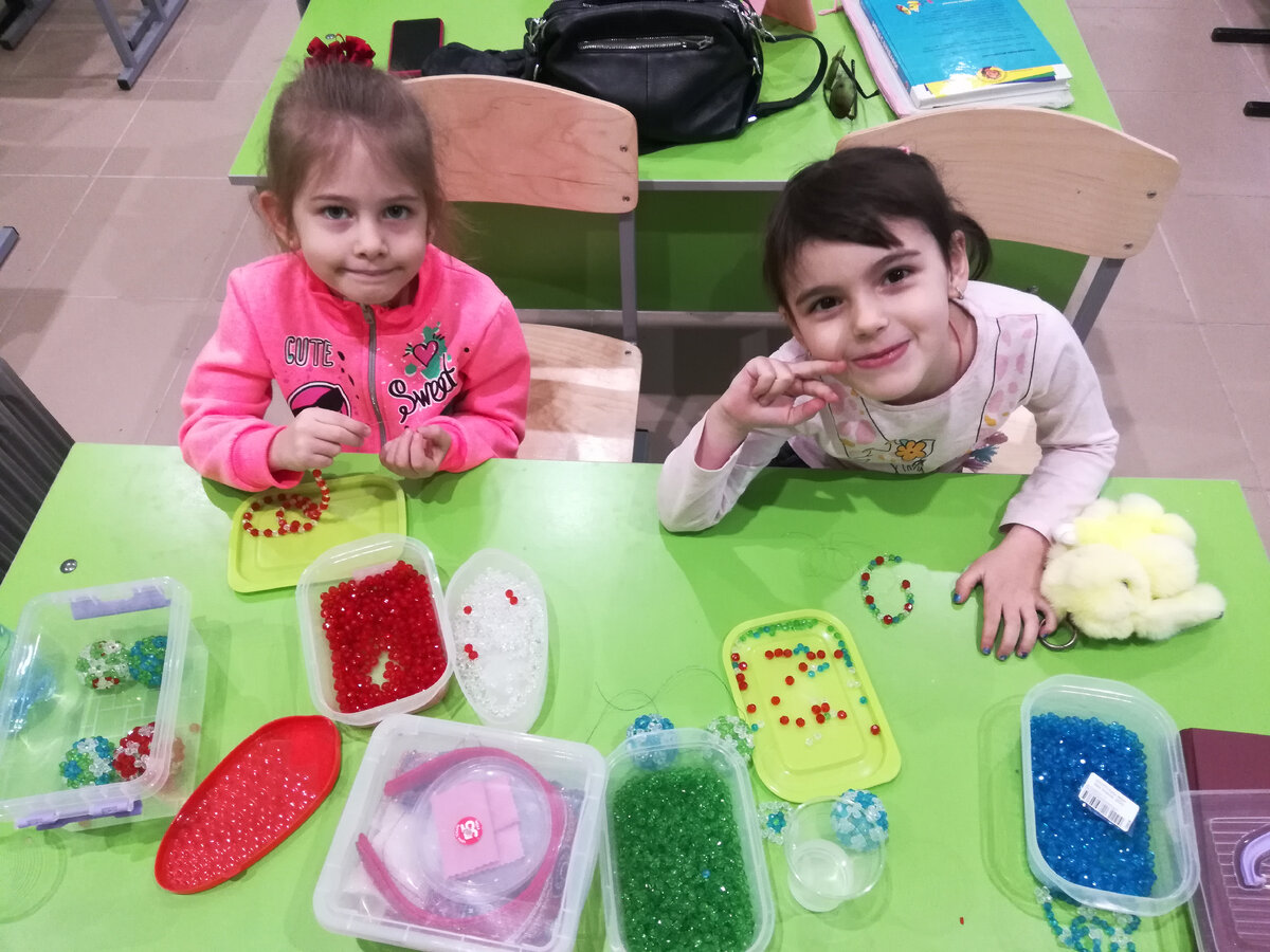 "УЧИМ С МАМОЙ"
Набираю группы на апрель 
Мастер-класс 
"🍡Бусинка" 
🌈Арт-терапия, 
через бисероплетение 
🪂Лечение искусством 
🪁Основана на творчестве и самовыражении. 

🧮Темы:
📍 Браслет🌼 "Ромашка" 
📍Колечко🪂 "Настроение" 
📍Подвеска🪁 "Капелька" 
📍 Булавочка🌈"Радуга"

✨Развитие речи и мышление у детей. 
- развитие руки
- зрительное восприятие 
- пространственное восприятие
- память, внимание и концентрация 
- логика, мышление 
- эмоциональный интеллект 
- Фантазия и воображение
-Познать себя и повысить самооценку. 
- Снятие стресса и наппяжения
- Эрудиция. 

🧸С 5 лет 
❗ Понедельник,
С 10:00 до 11:30 
❗Четверг
С 10:00 до 11:30
❗ Суббота 
С 9:00 до 10:30 

Предварительная запись по телефону:
8918-3784973 
Елена Юрьевна 
@uchim_s_mamoi

🏠Место проведения: 
П. Родники 
Промышленная 12А 
🏝" ОСТРОВ ЗНАНИЙ "

Добро пожаловать🌸