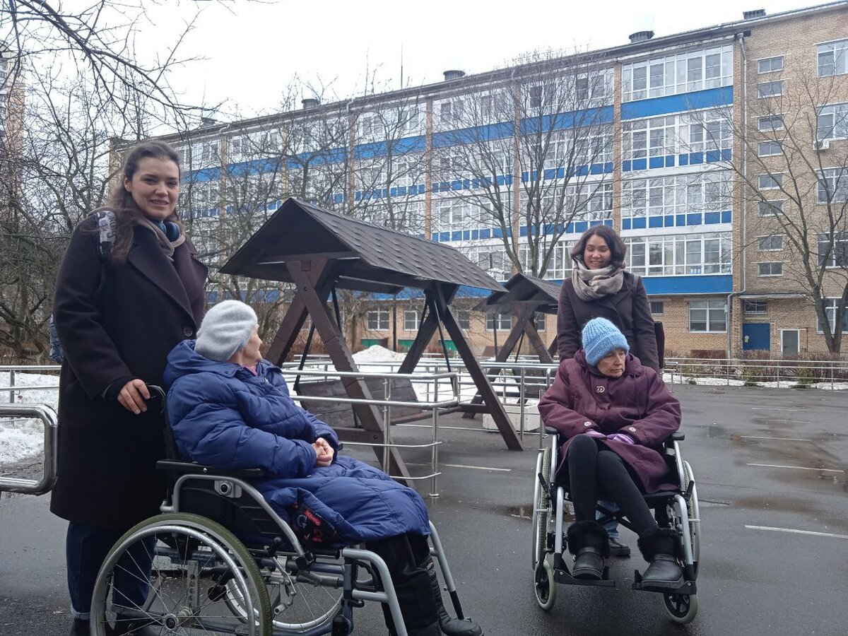 Как правило, территории ПВТ позволяют гулять довольно долго, хотя в некоторых учреждениях встречается и плитка, и серьезные уклоны дорожек