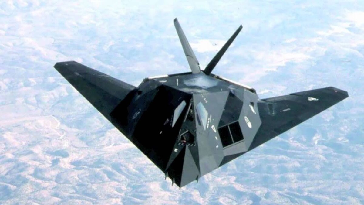 Самолёт-"невидимка".   F-117.   фото: картинки  яндекса.
