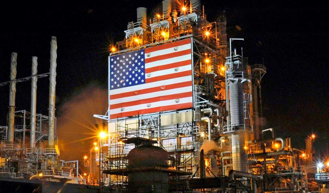 Начало доклада "Ни бог, ни царь, и не герой: возродиться, или погибнуть". Авторы: Владимир Петров, Игорь Лыкин 