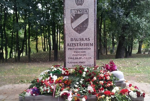 Памятник латышским батальонам СС. Город Бауска.