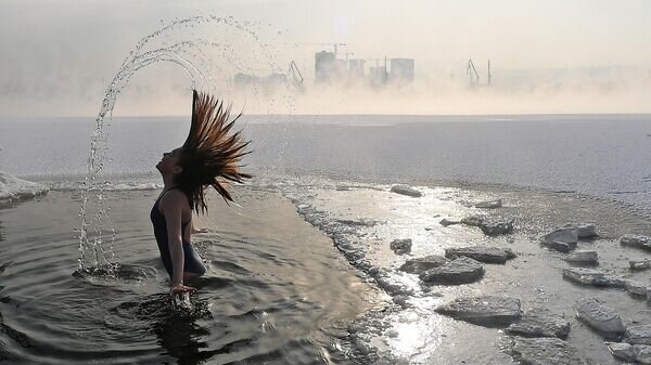    Участница краевого спортивно-оздоровительного клуба по плаванию в холодной воде "Мегаполюс" © РИА Новости / Илья Наймушин