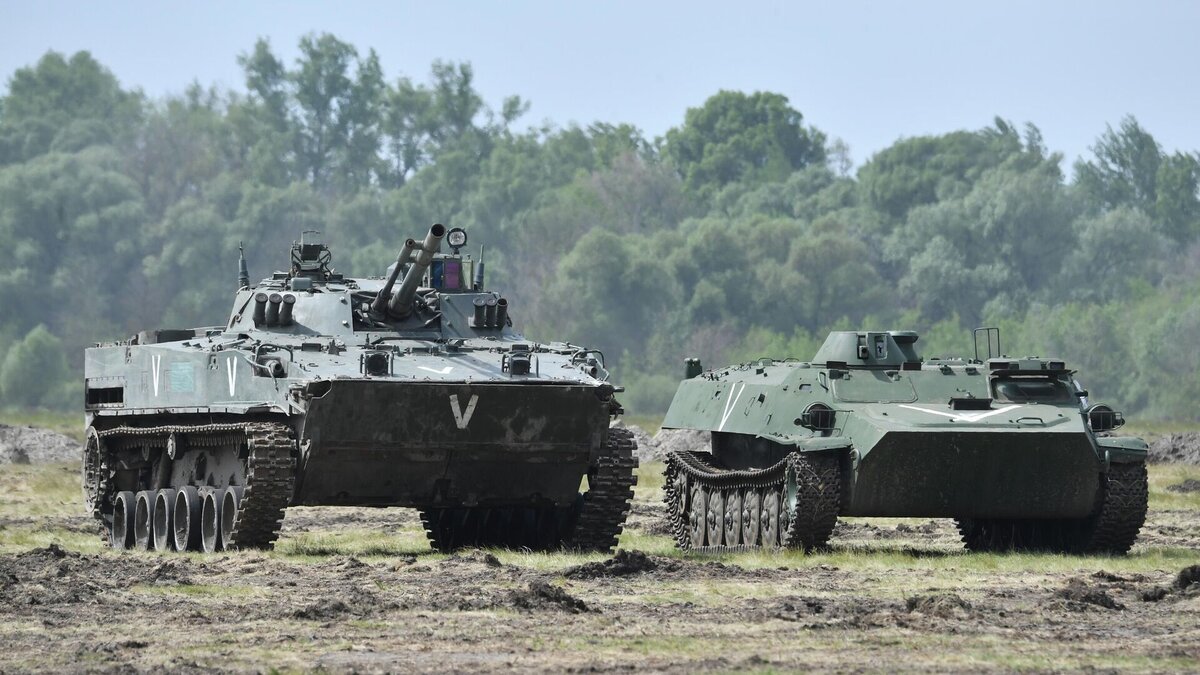 Военная техника готова идти вперёд.  фото:картинки яндекса.