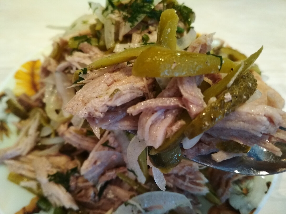 Аппетитный и вкусный салат "Деревенский".