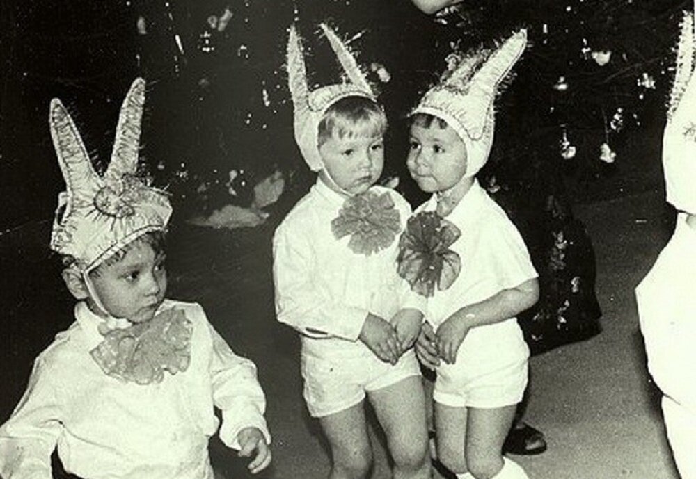 Детский карнавальный костюм «Зайчик с морковками»