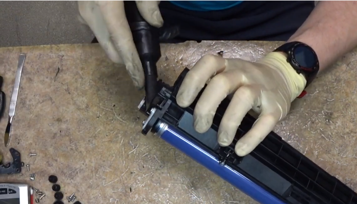 Фото 16. Достаем полиэтиленовую пленку