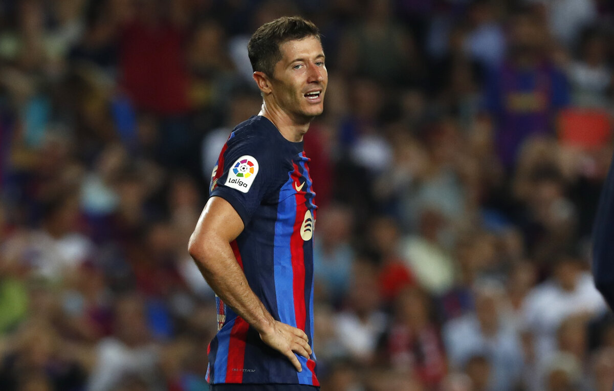    Нападающий "Барселоны" Роберт Левандовский  AP Photo/Joan Monfort