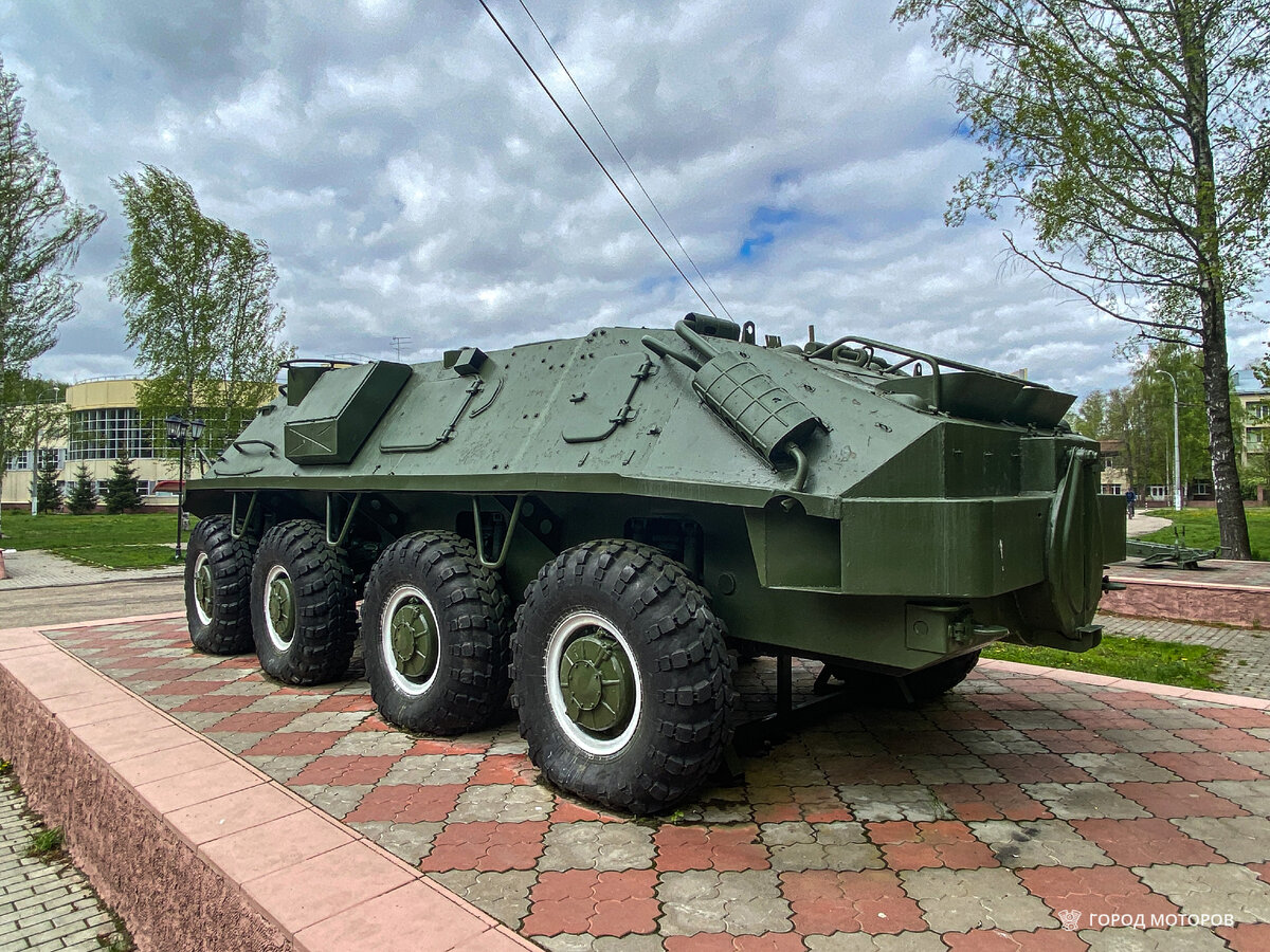 С него началась история: советский бронетранспортёр БТР-60 в редкой версии  с радиостанцией | ГОРОД МОТОРОВ | Дзен