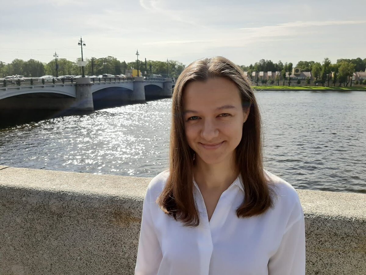 недалеко от метро Чёрная речка, фотографируюсь в приличном виде для своего канала и репетиторских страничек