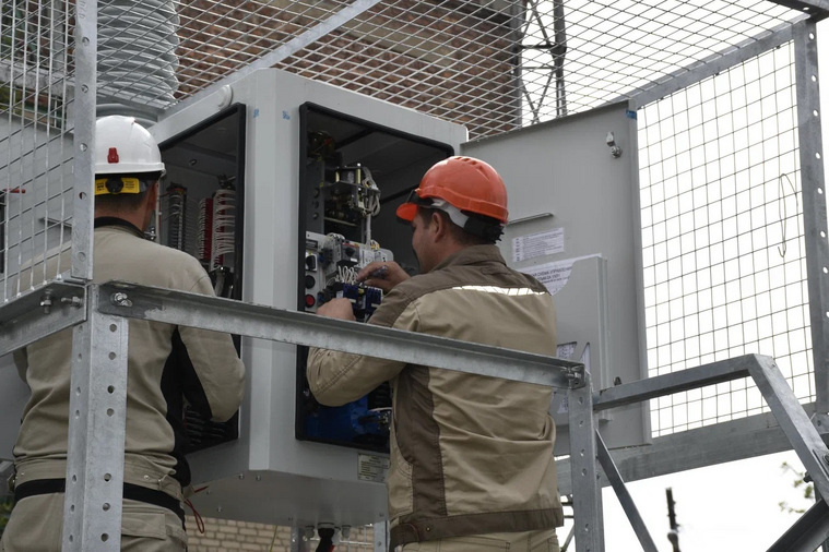    Энергетики восстанавливают работоспособность подстанции