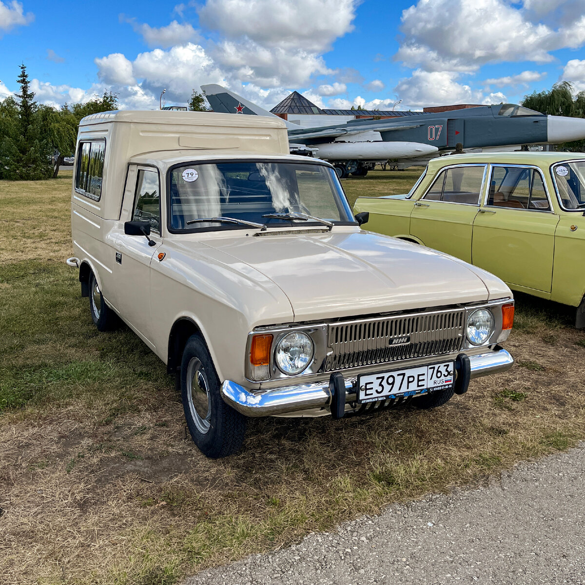 Перед нами грузо-пассажирский ИЖ-27156.