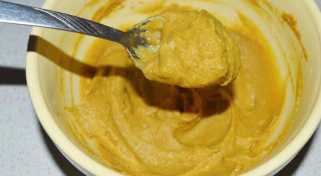 Горчица домашняя. Мед для волос. Горчичная маска для волос. Заварить горчицу. Желтая мазь в банке.