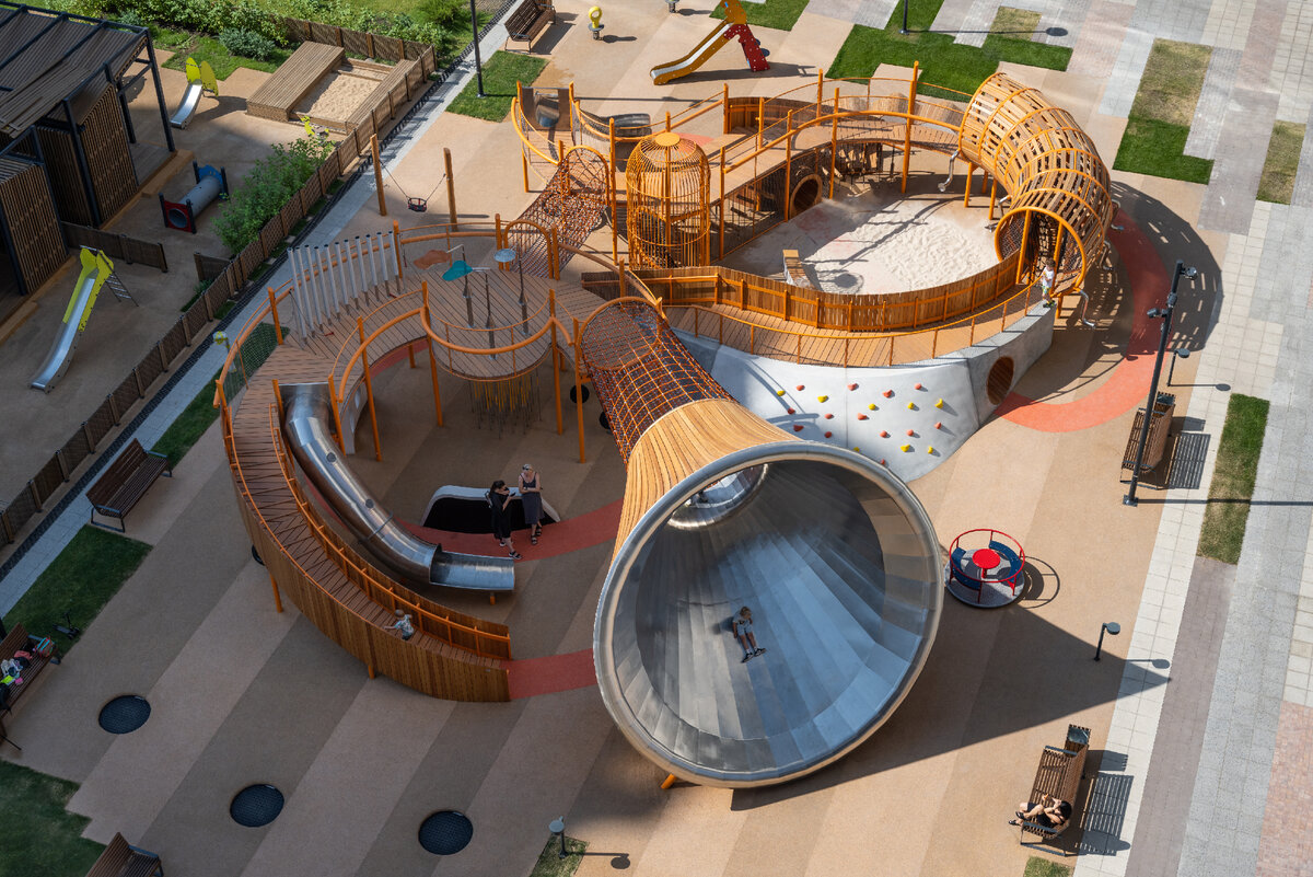 Площадка в форме гигантской духовой трубы  