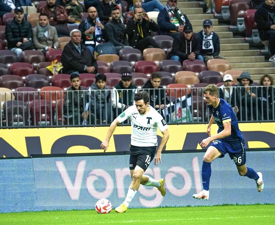 На матч "Торпедо" в 80-тысячных "Лужниках" пришло 4,5 тысячи зрителей. Фото torpedo.ru