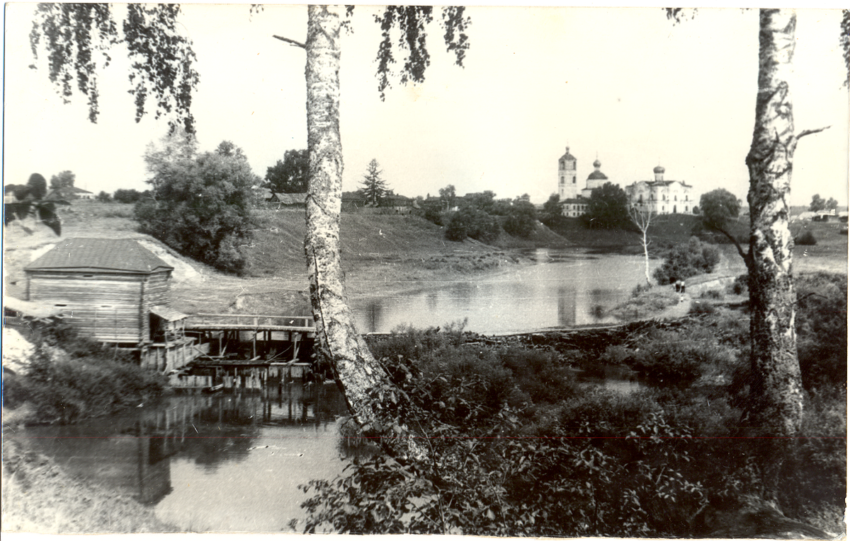 Фотография села Караваево. Около 1948 г. Мельница Ивана Михайловича Чебурова. Слева на горе был дом мельника.