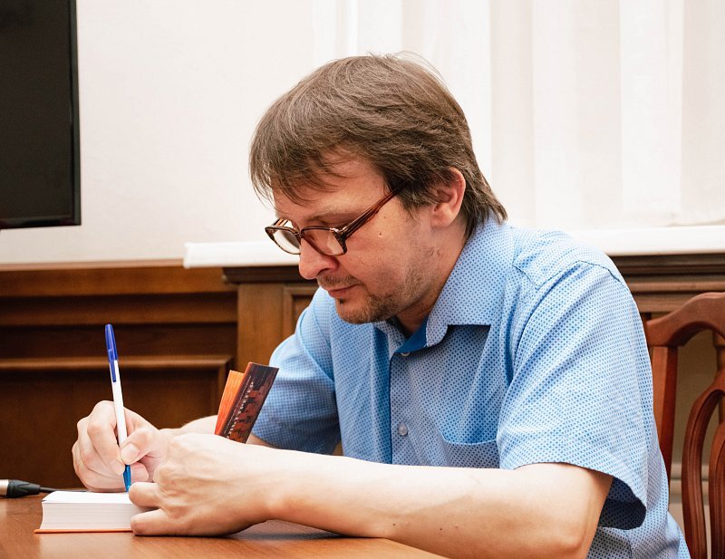Презентация романа Алексея Сальникова «Оккульттрегер», Библиотека Белинского (г. Екатеринбург). Фото - Анна Порошина