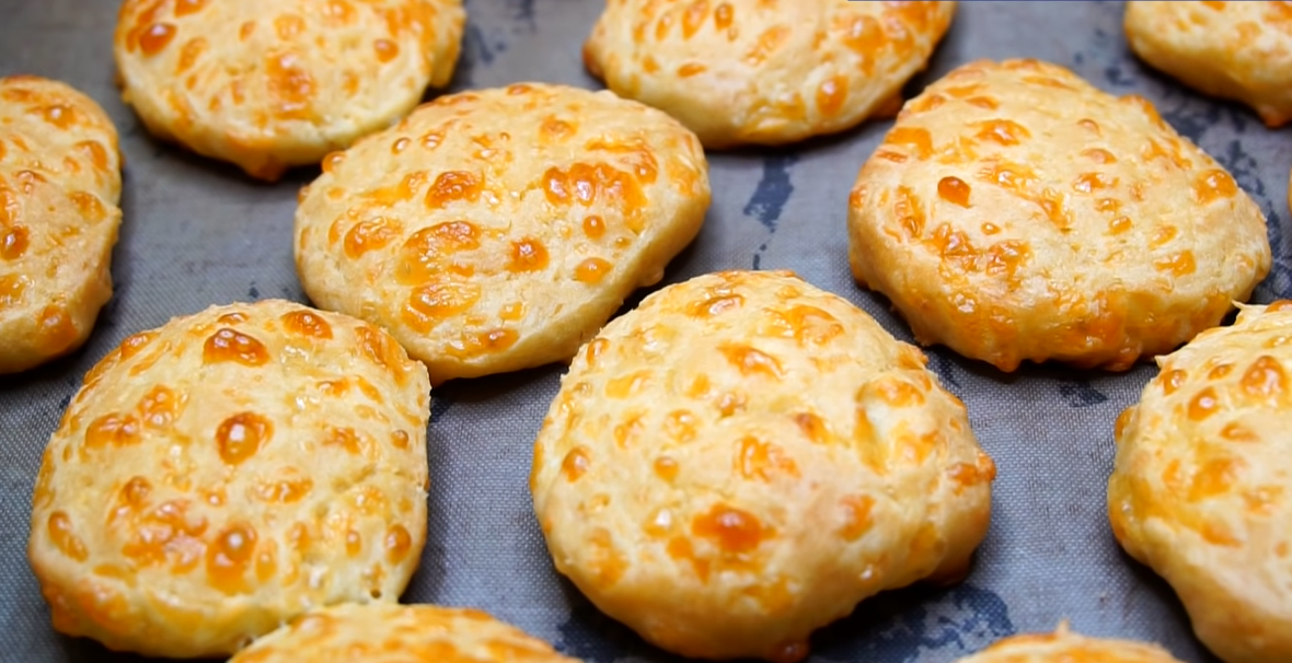 Сырное печенье c травами
