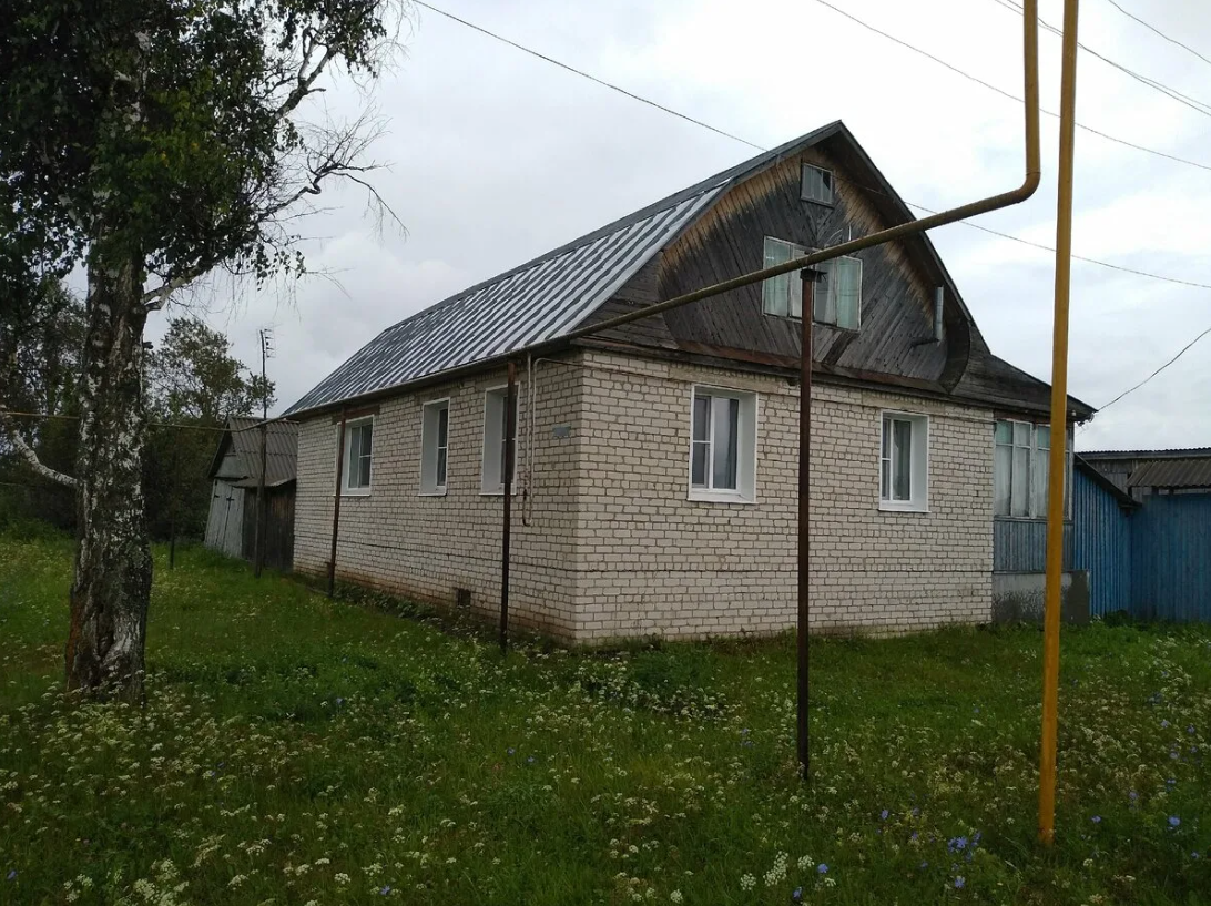 Пенсионерка восстановила деревенский дом