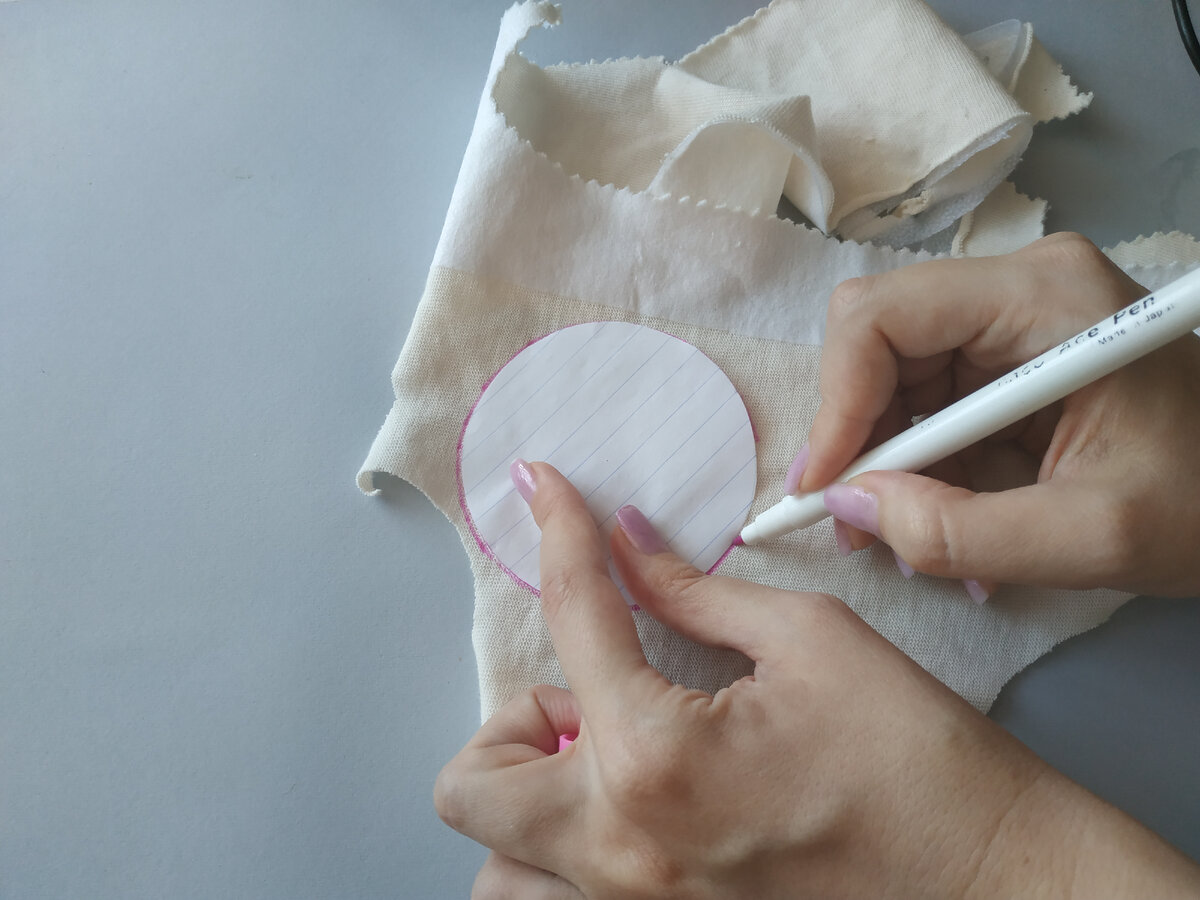 При перенесении оставляем место в несколько мм на припуски. Фото из архива автора.