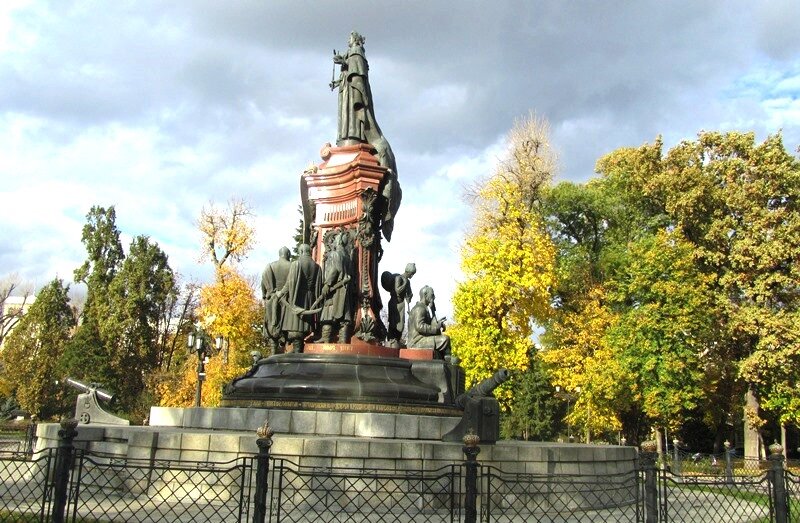 Памятник императрице Екатерине II.