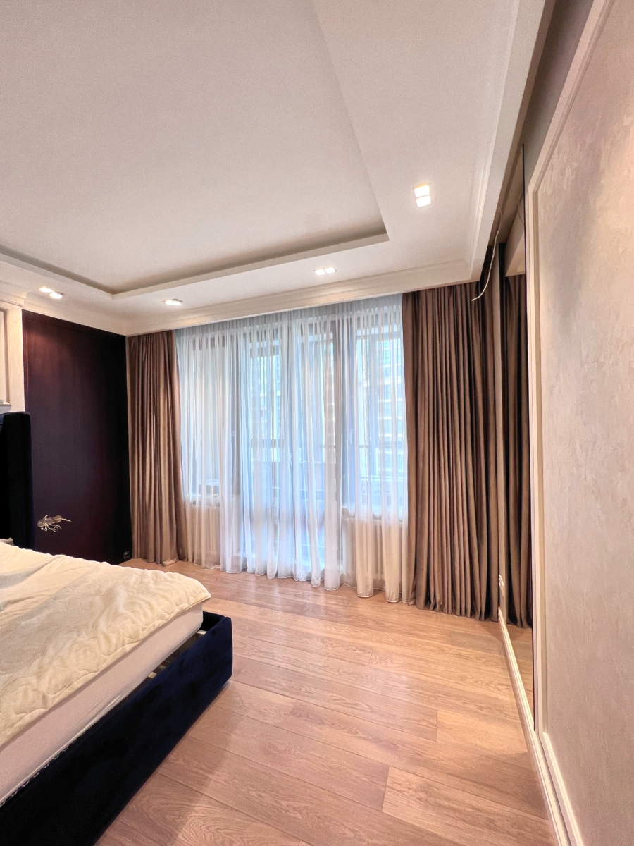 Проект STUDIO AMELI
Классические прямые шторы из бархата
г. Москва, Ленинградский пр-т