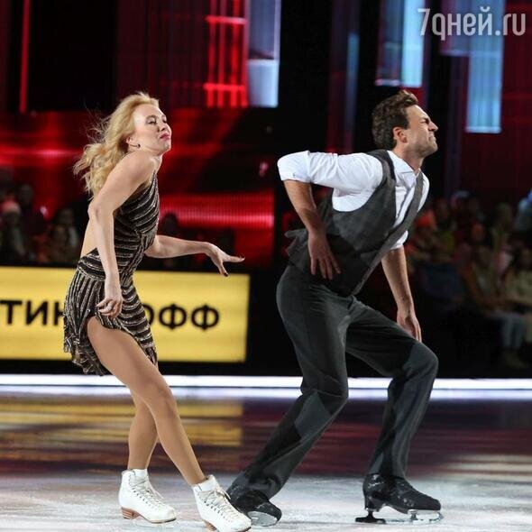    Татьяна Тотьмянина с партнером Иваном Колесниковым кадр шоу "Ледниковый период" на Первом канале