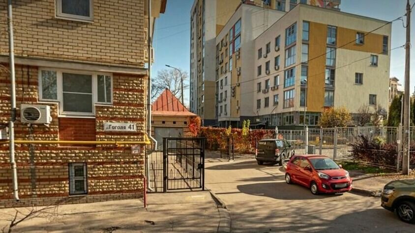     Гараж продают в Нижнем Новгороде за 1,5 млн рублей. По словам продавца, помещение прекрасно подойдет как «бомбоубежище в случае глобального ядерного конфликта». Информация об этом появилась на одном из сайтов объявлений.