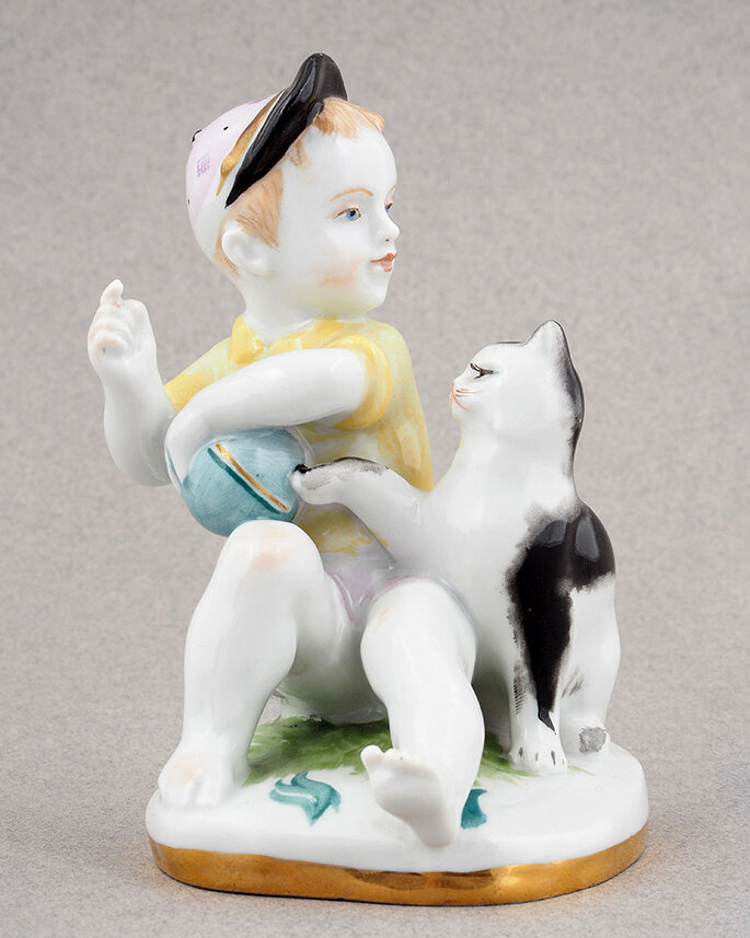 Статуэтка «Мальчик с кошкой», 1950-1960гг. ЛФЗ. Автор Ефим Аронович Гендельман