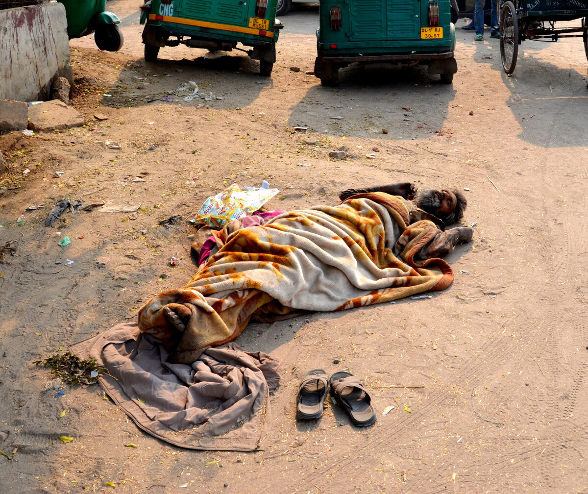 Ещё один бездомный в Индии. Фото автора.