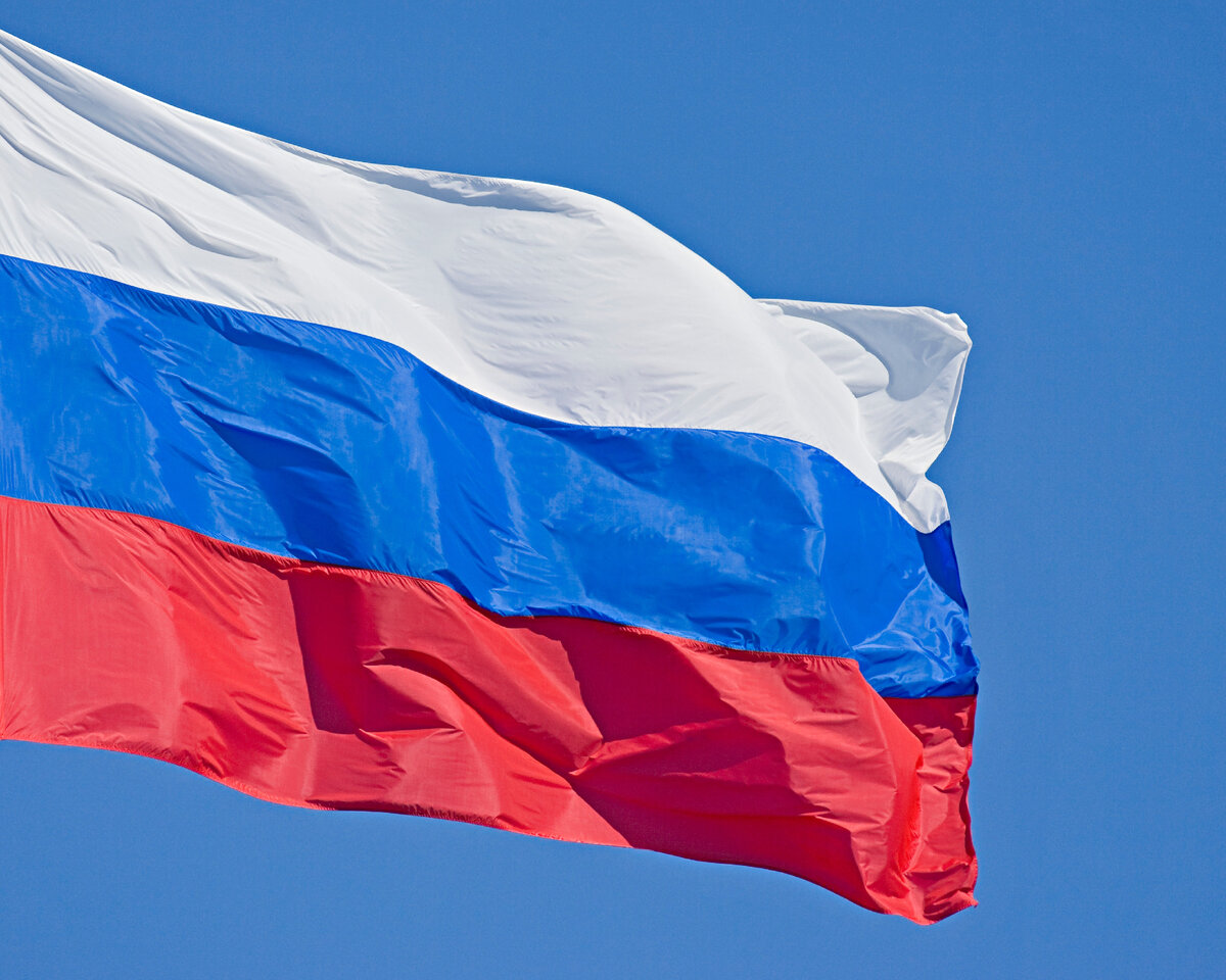 Россия должна решить главный вопрос существования государства, вопрос идеологии. И вот этого-то как раз Россия желает, но сделать не в состоянии. Поскольку для решения вопроса идеологии необходим ясный и непредвзятый анализ прошедшего периода существования России в ее прежнем статусе Союза Советских Социалистических Республик. А для этого необходимо видеть не только положительную или только отрицательную сторону существования СССР, но всю картину развития общества на период существования СССР.