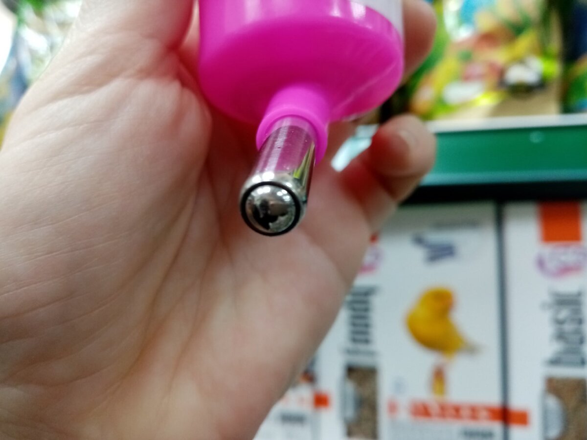 Вот так. Принцип действия примерно как у рукомойников.